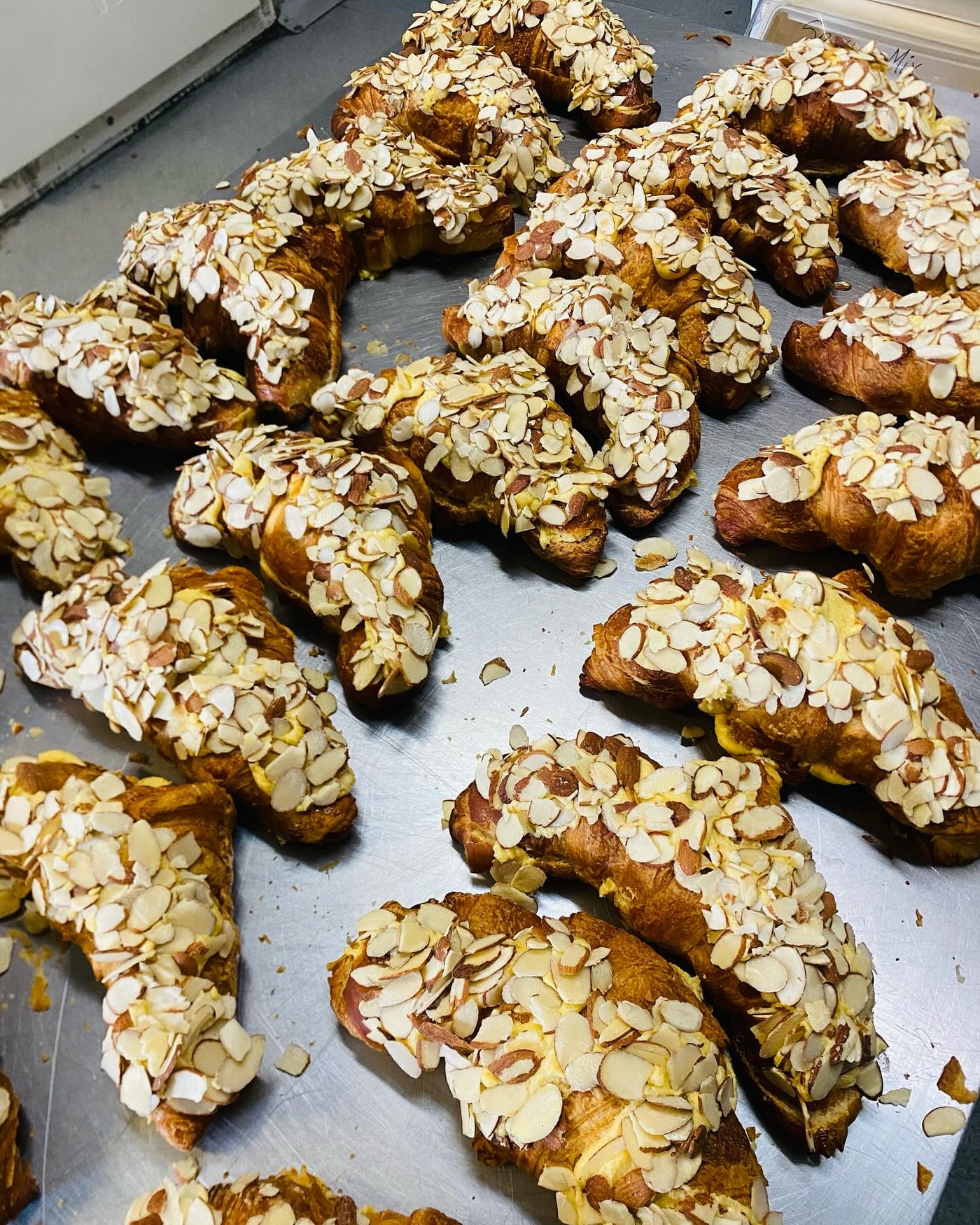 AVI'S PIES & PATISSERIE