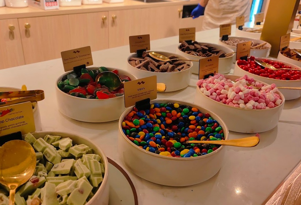 YOMI FROZEN YOGHURT BAR