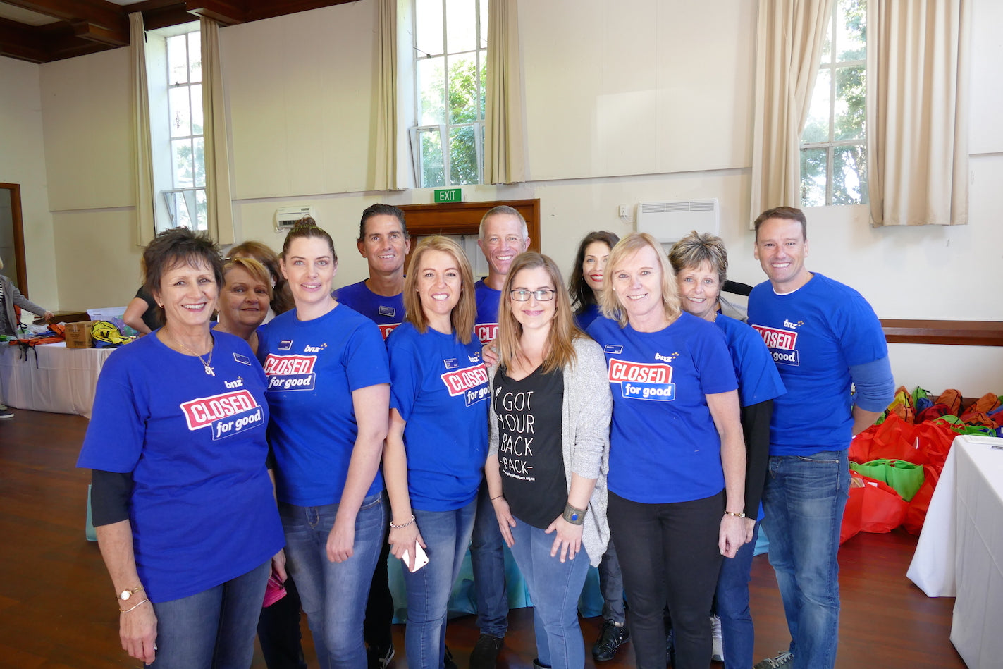 Anita Hinton Founder I Got Your Back Pack front middle Anthony Healey BNZ CEO back middle and BNZ volunteers help make a difference to women and children in need