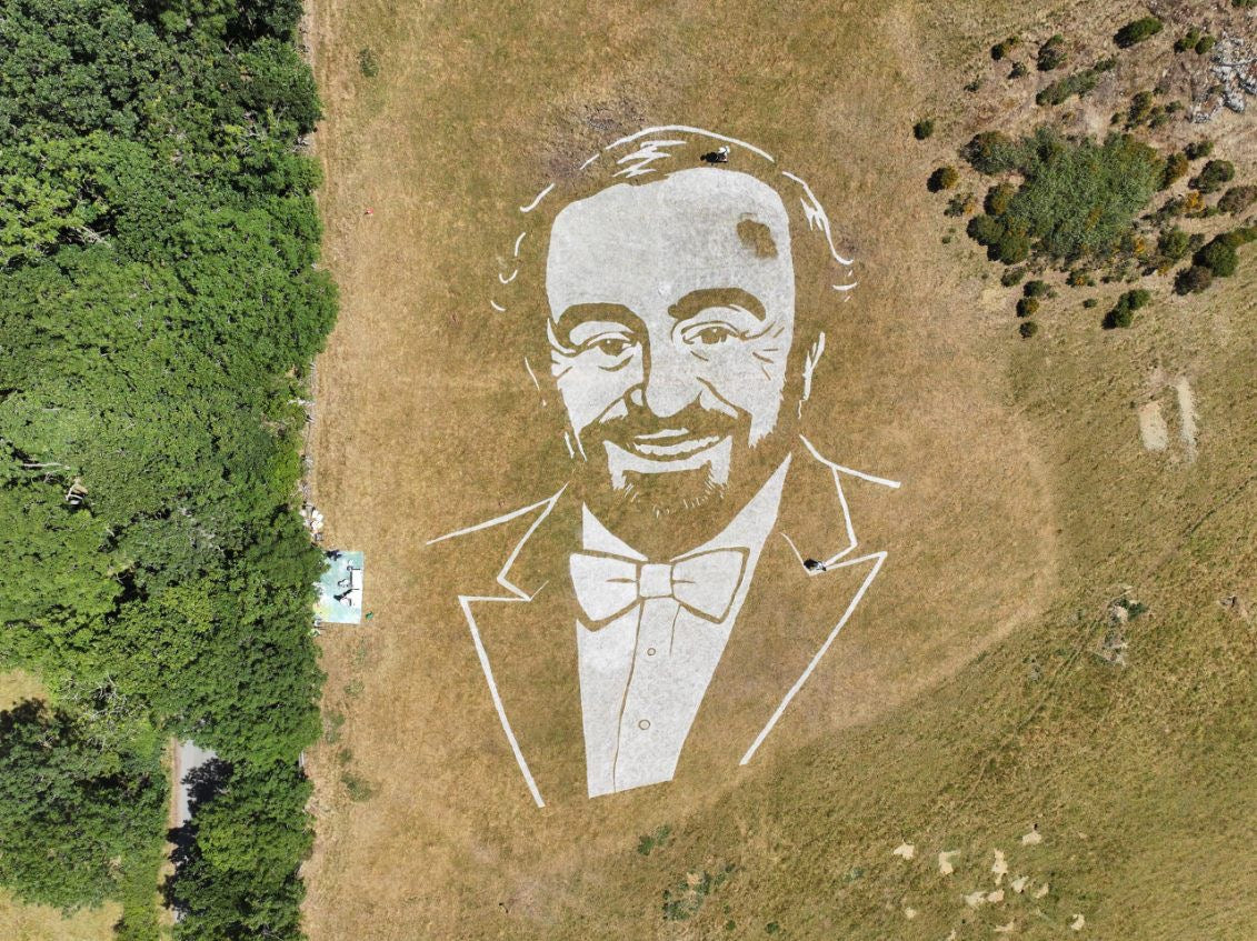 Pavarotti's widow pays tribute to New Zealand Youth Choir