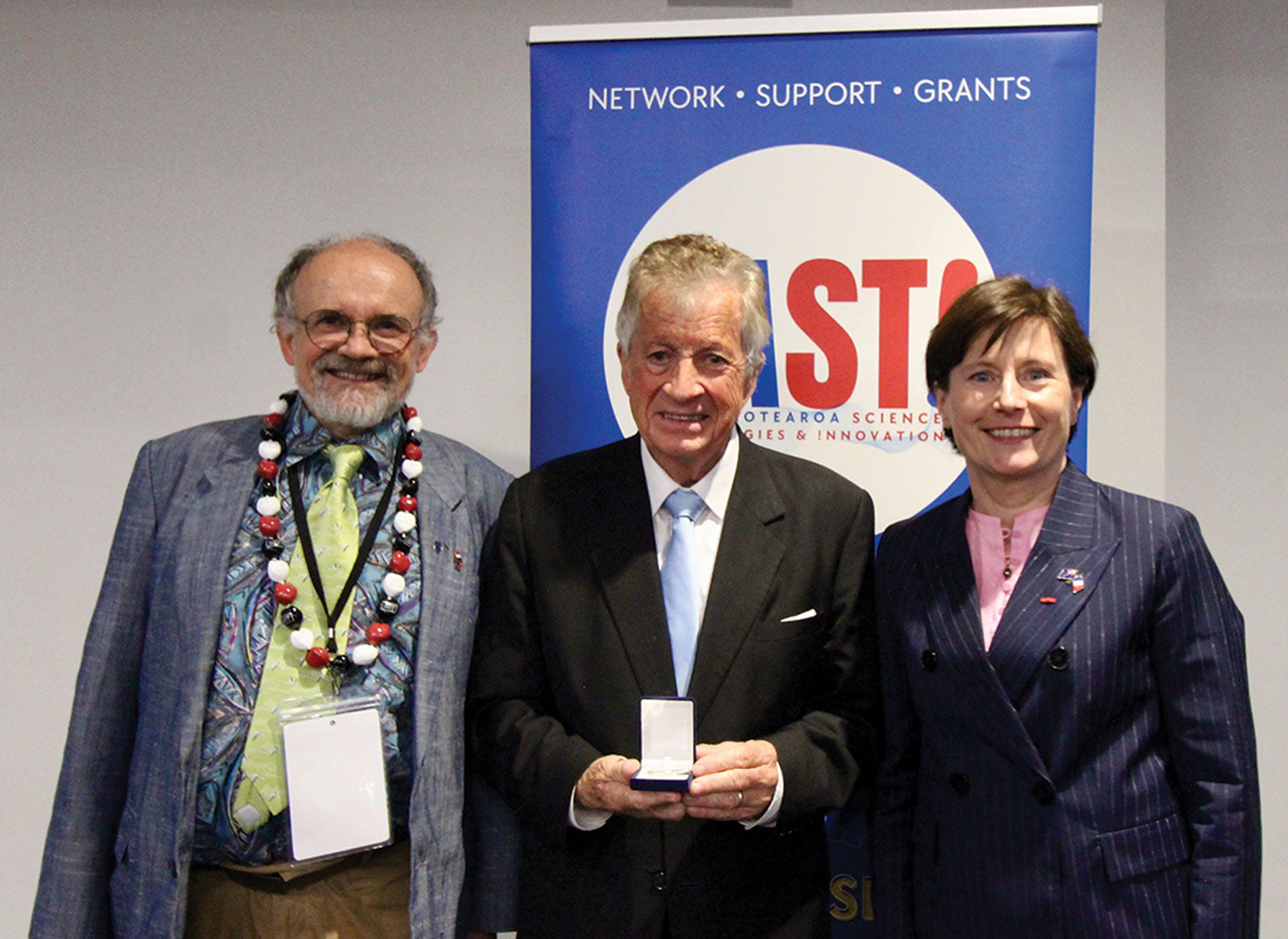 Mike Lee: John Dunmore and Marion Dufresne